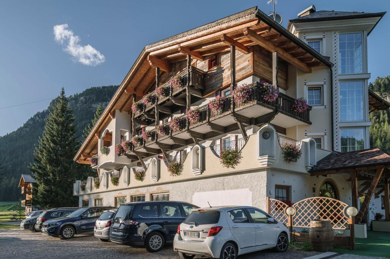 Chalet Pineta Relax Location カナツェーイ エクステリア 写真